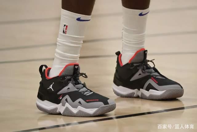 唐斯31+10尼克斯送猛龙8连败 雄鹿大胜公牛