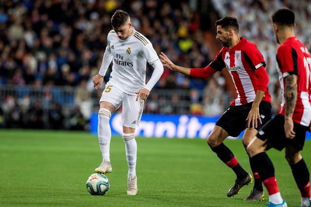 CBA官方：杨鸣进场质疑裁判被禁赛3场罚款3万